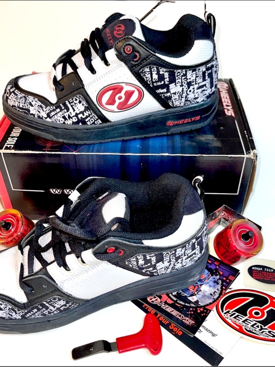 Heelys Ninja Men\'s Size 8 Shoes Black White Red w/ Wheels ,Tool, Plugs, Box